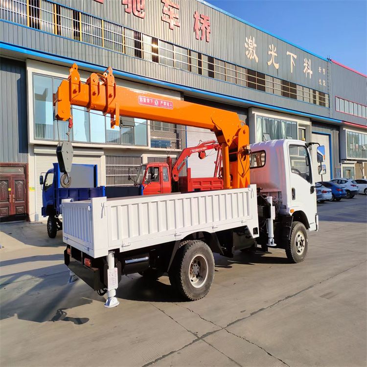 清镇市三轮随车吊定制 农用改装机自备吊中瑞长期出售